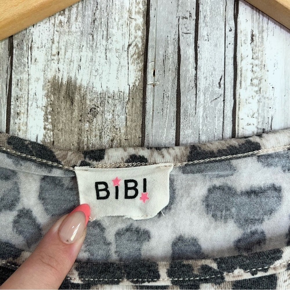 Bibi Leopard Split Neck Blouse - Picture 4 of 4